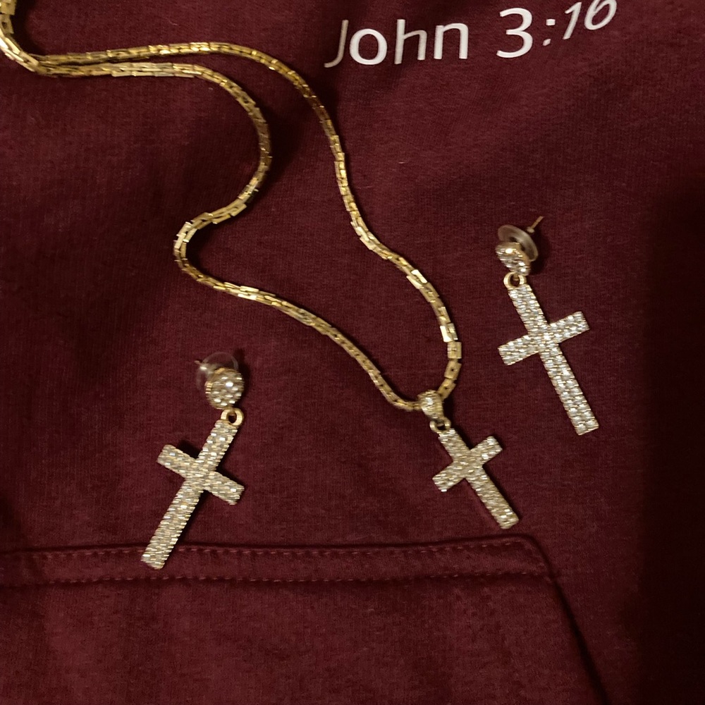 Necklace and earrings set (pierced)